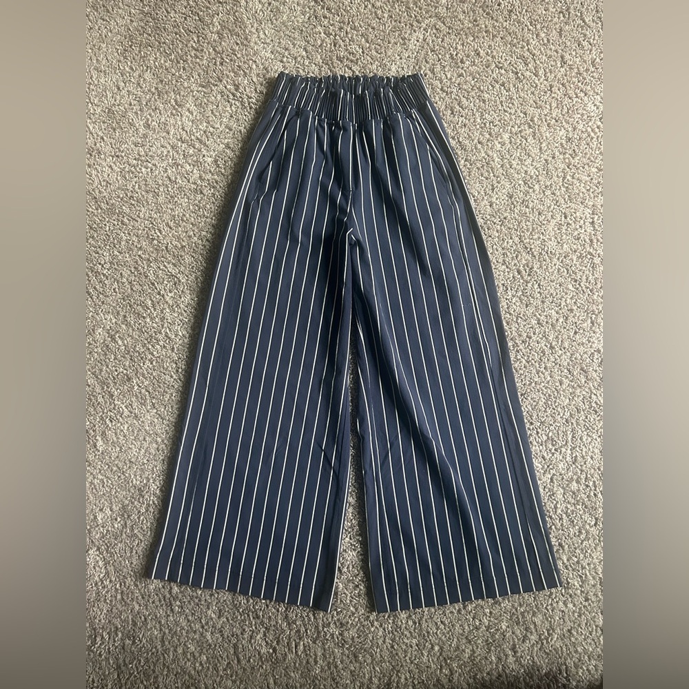 Lululemon Stretch Woven Ruffle-Waist Wide-Leg Cropped Pant Size XXS
